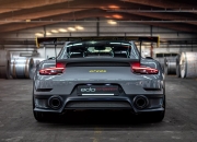 开云体育下载-赛道与球场，速度与韧性的双重奏