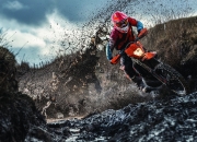 开云体育APP下载-跨越赛场的英雄叙事，从辽宁队的坚韧到范弗利特的乔丹时刻