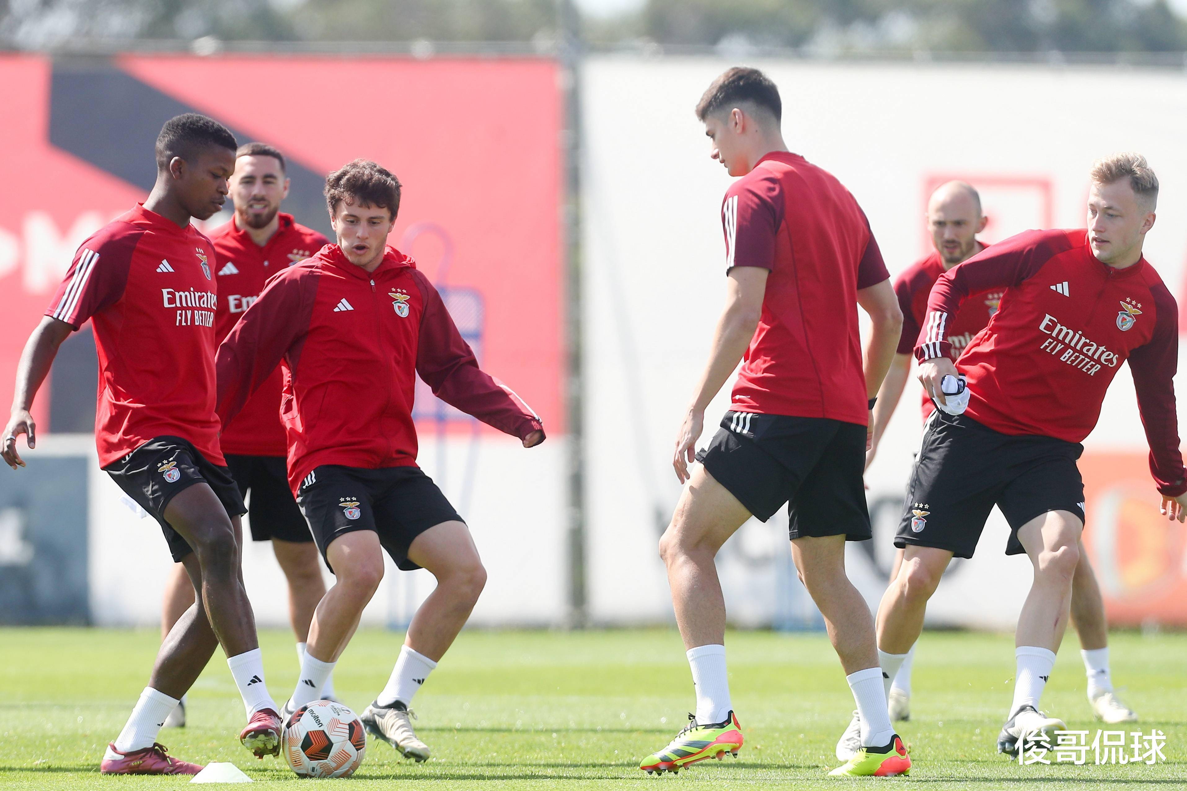 西南足球比赛风向尚未明朗，球员表现积极