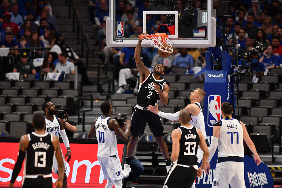 独行侠绝地反击湖人，萨姆·米切尔三分雨点燃全场的简单介绍