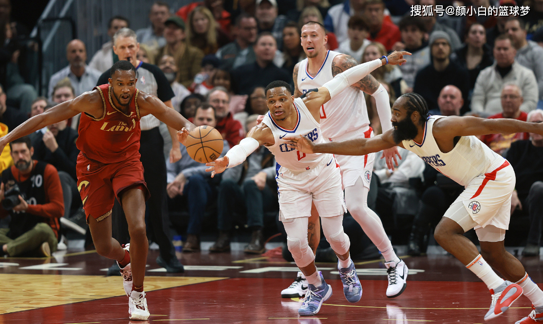 奇才强势波兰男篮，萨姆·米切尔关键制胜的简单介绍