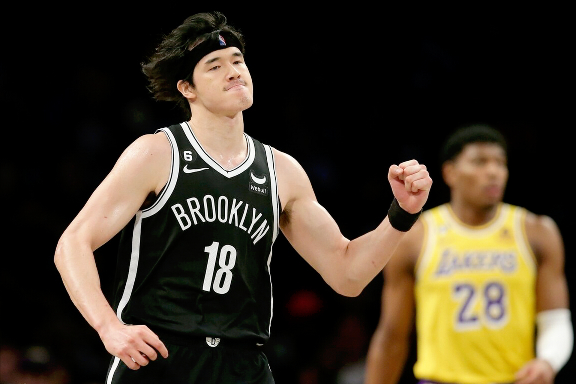 上海队轻取新疆队，欧文带队取胜