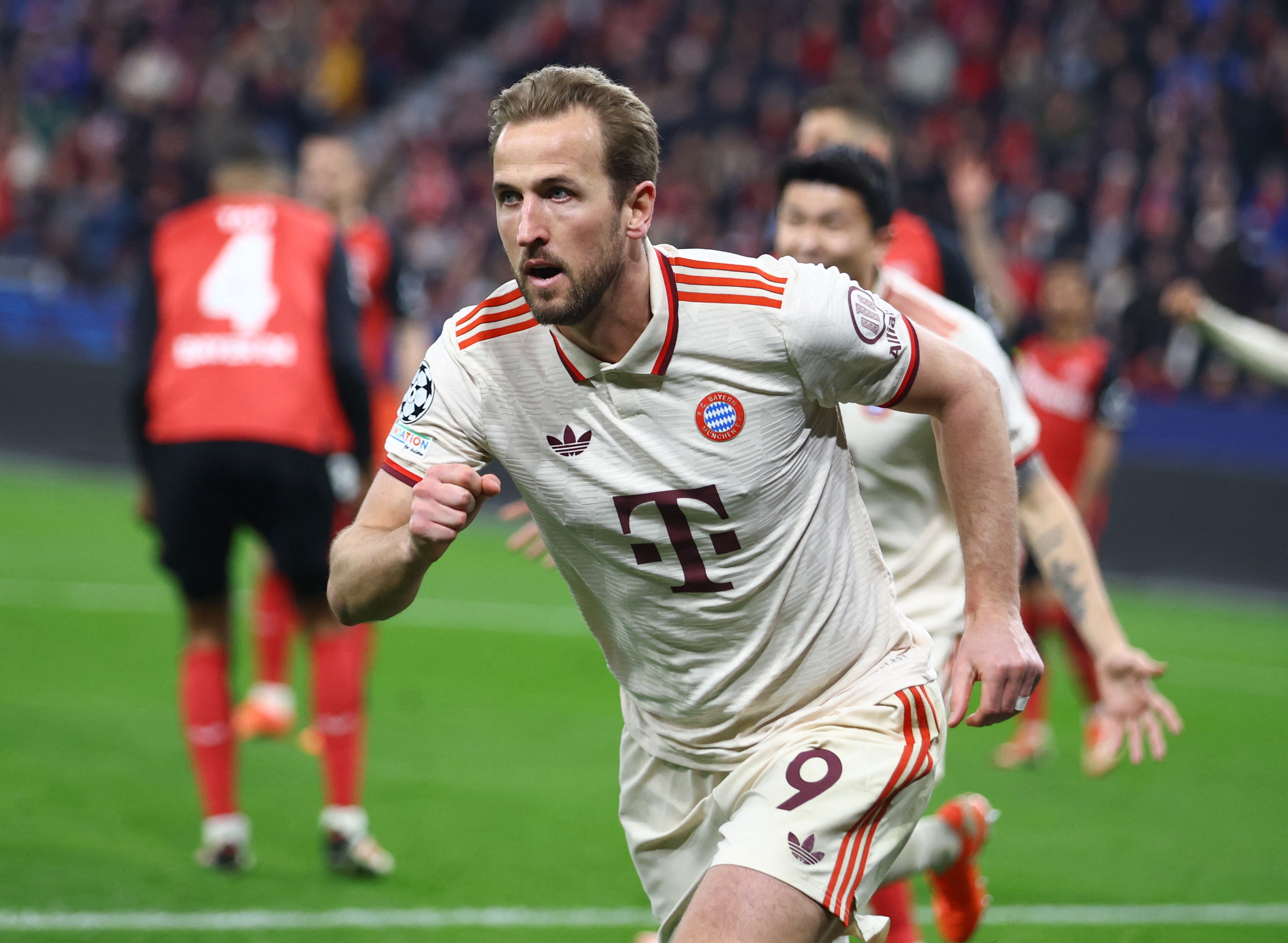 拜仁慕尼黑防守稳固,对手难以突破 拜仁慕尼黑防守稳固,对手难以突破