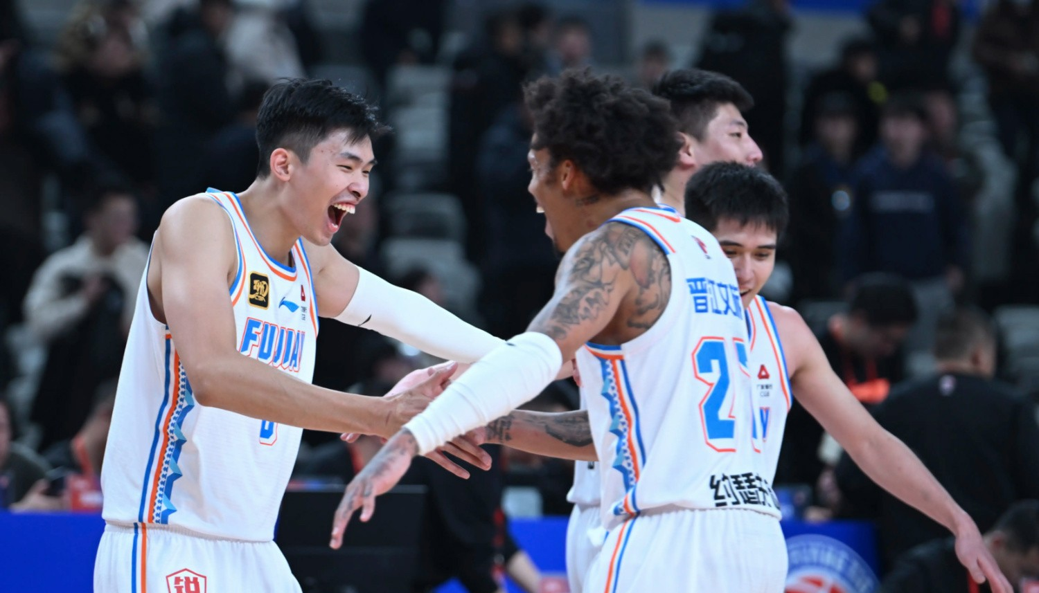 深圳篮球联赛上演惊险一战，双方实力相当的简单介绍