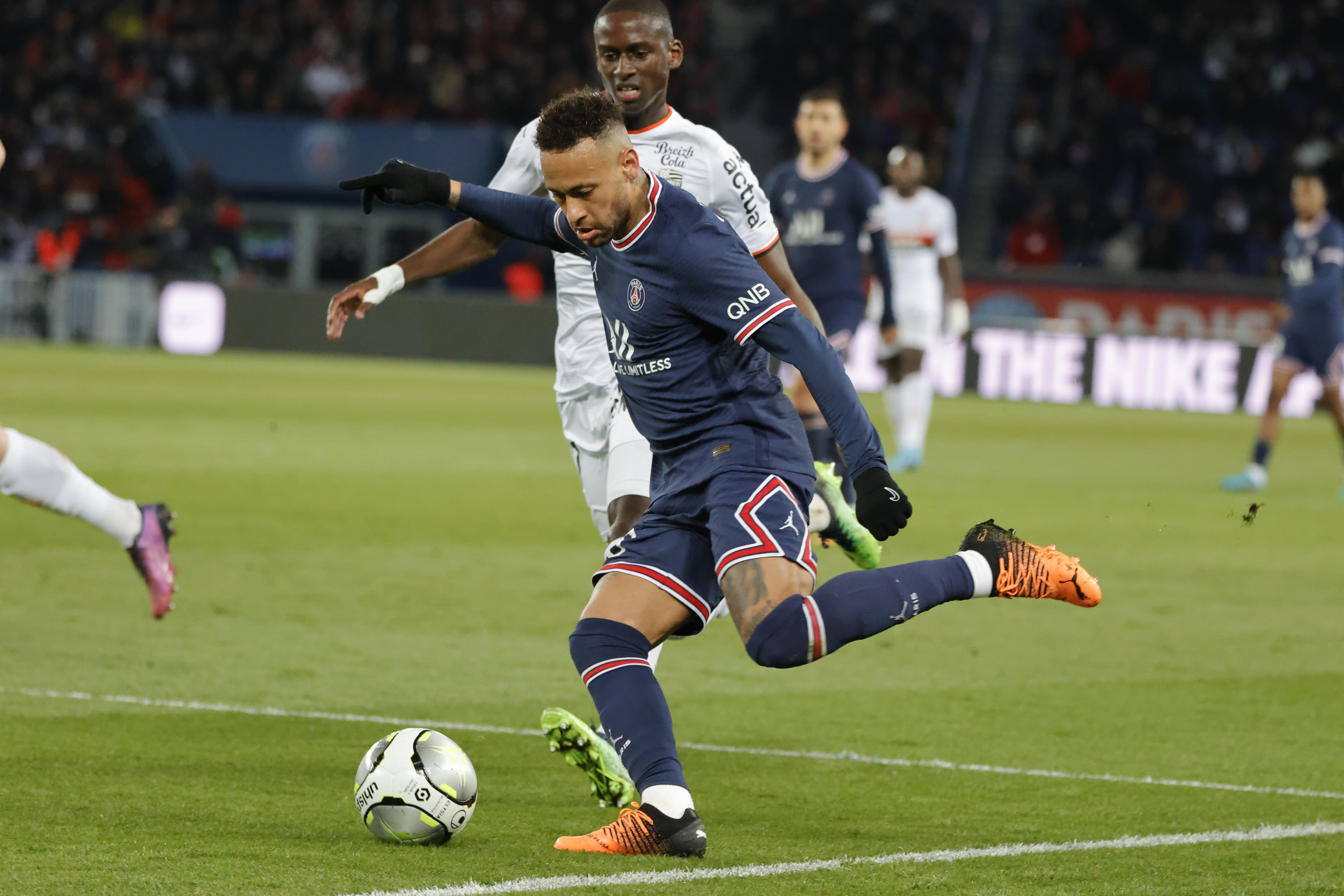 关于洛里昂队惨遭梅尔滕地狱，重回危机的信息