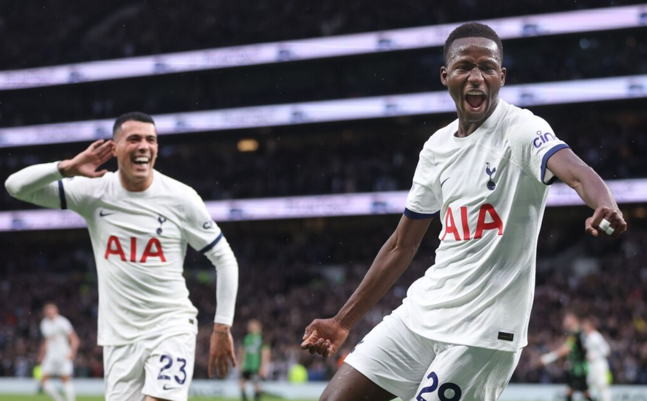 汉堡队老将突破禁区助攻得分