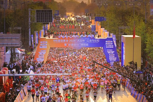 强者逐鹿，争夺桂冠风云再起的简单介绍