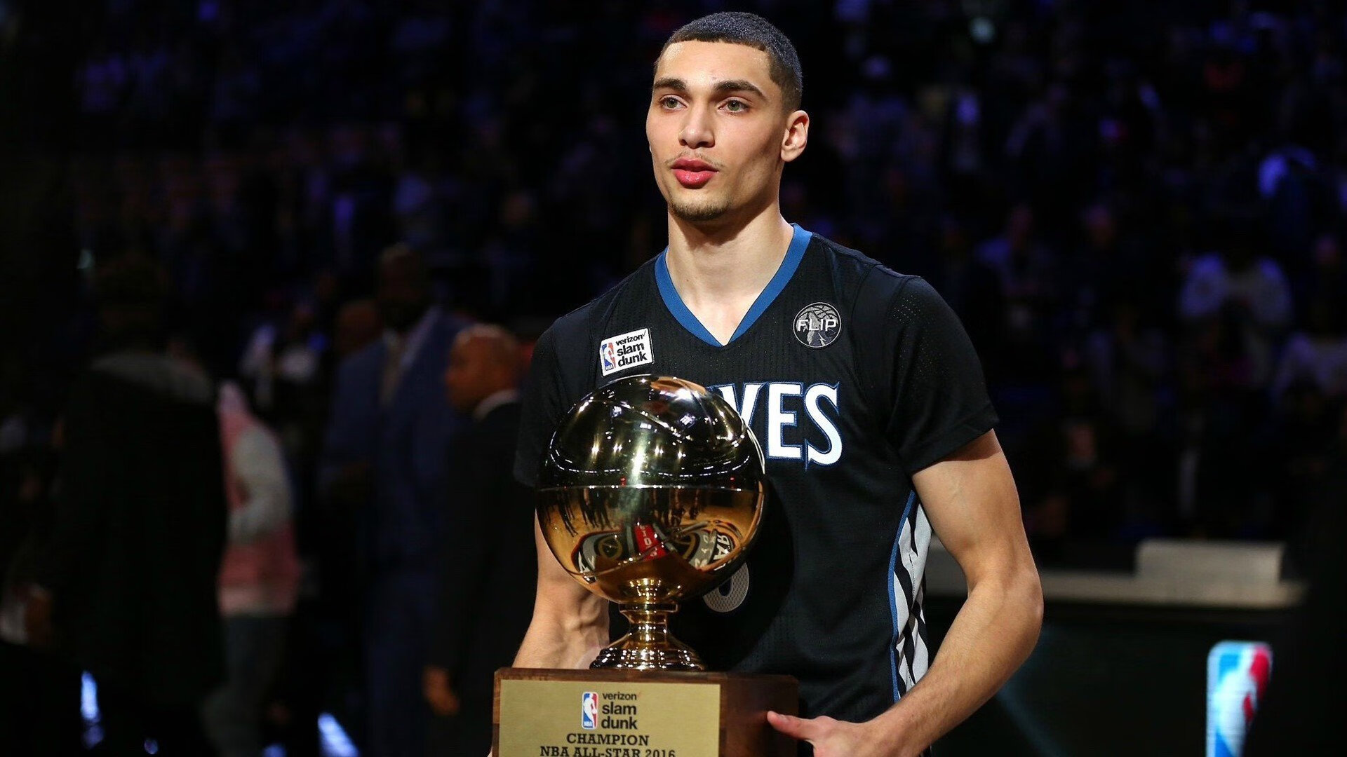 贝恩逆境绽放，步行者团队篮球轻取老鹰展现实力