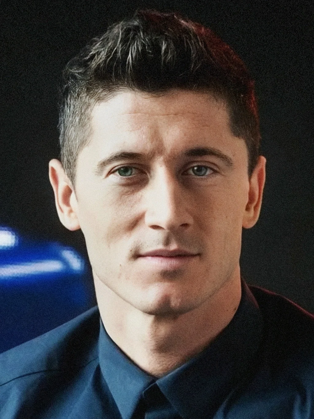 波兰横扫曼城，莱万高光表现