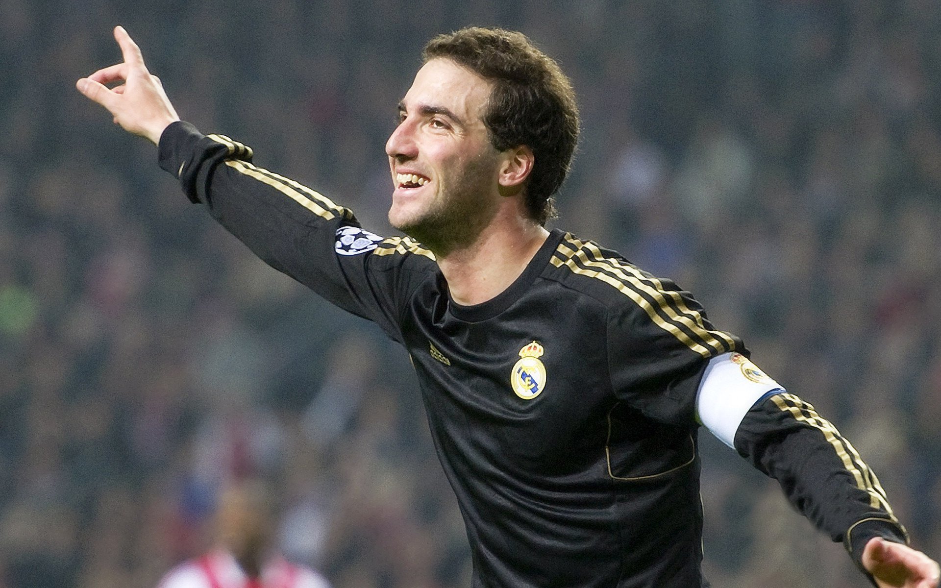 绿茵场上的权力更迭，阿拉巴统治全场，摩洛哥踏平卡塔尔的战术革命