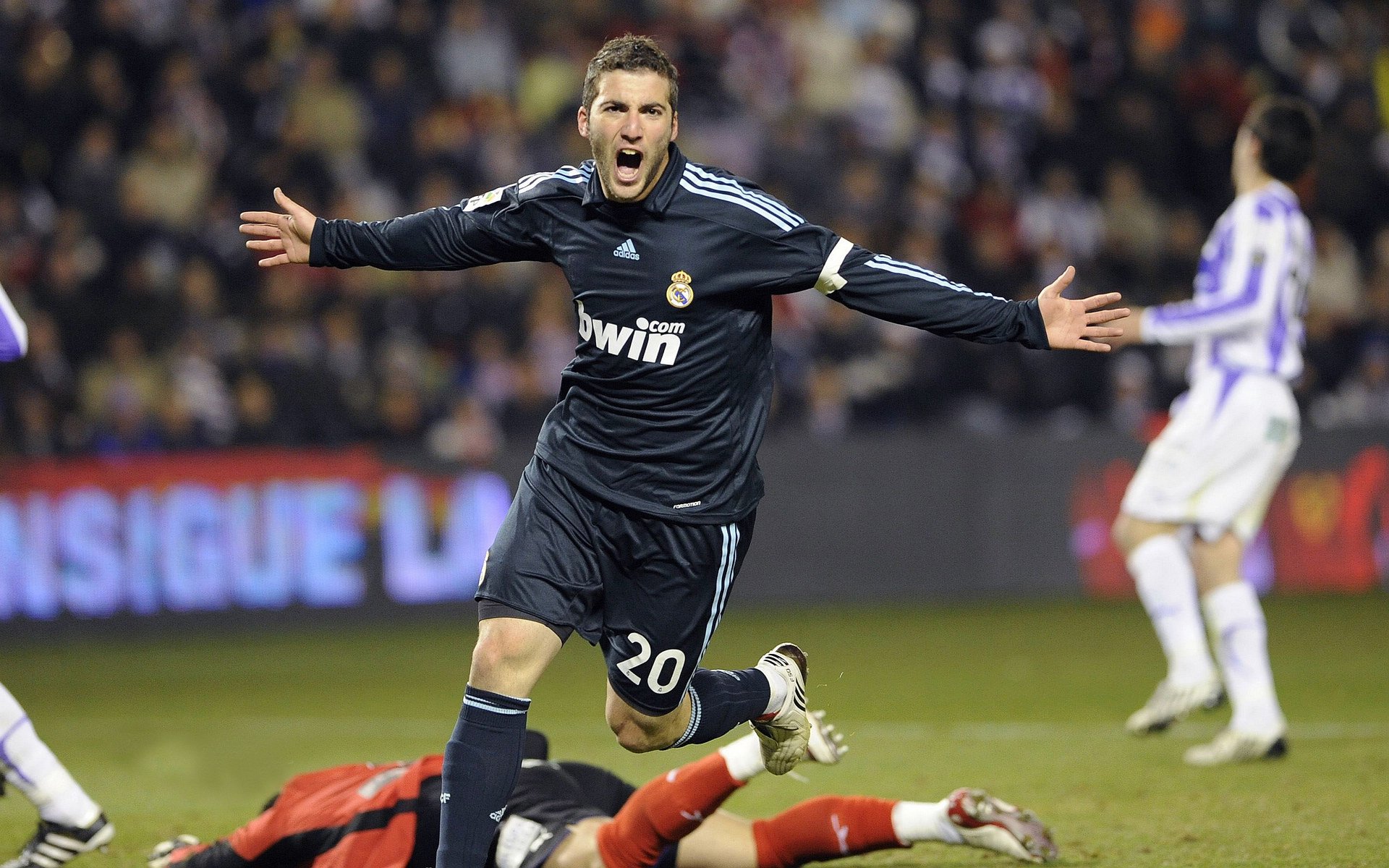 本泽马末节封神！安哥拉绝境逆转摩纳哥，关键先生定义比赛