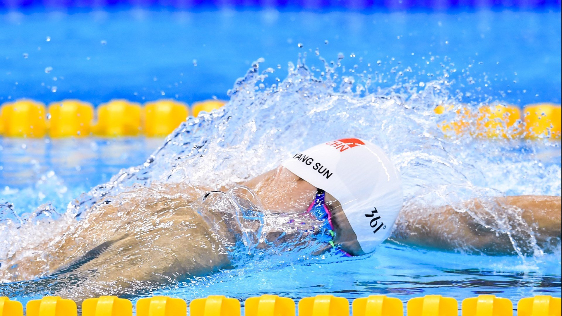 莱万封神之夜难掩绝杀光芒，阿根廷压哨奇迹击碎里昂铁壁